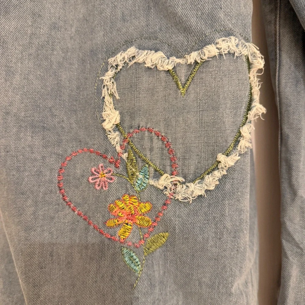 189. Floral Patchwork Heart Embroidered Wide Leg Jeans Light Wash Lace Trim Boho